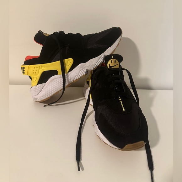 Nike Air Huarache Go The Extra Smile Women’s US 12 Black Yellow DO5873-001 - Picture 9 of 11